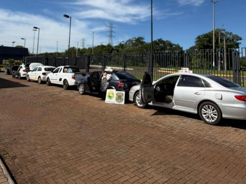 Cinco veículos carregados com cigarros contrabandeados são apreendidos em Mercedes