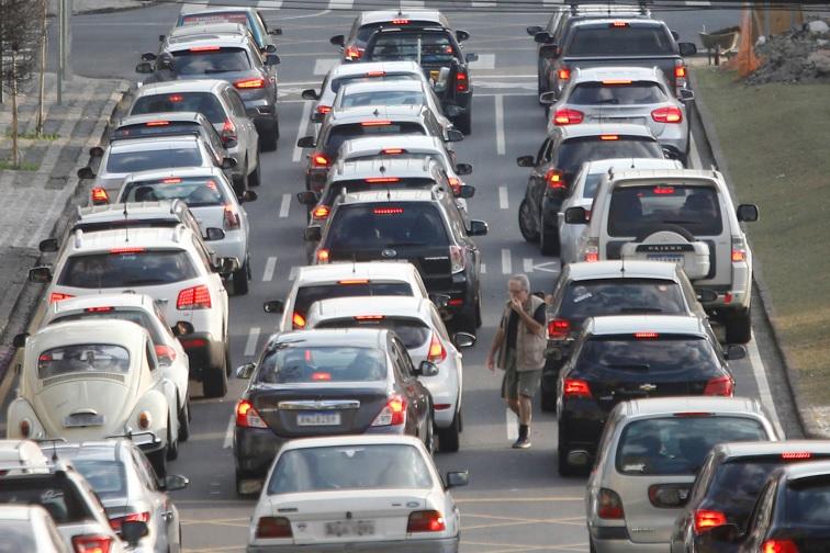 Com IPVA mais barato, número de motoristas que quitaram tributo cresce 12% no Paraná