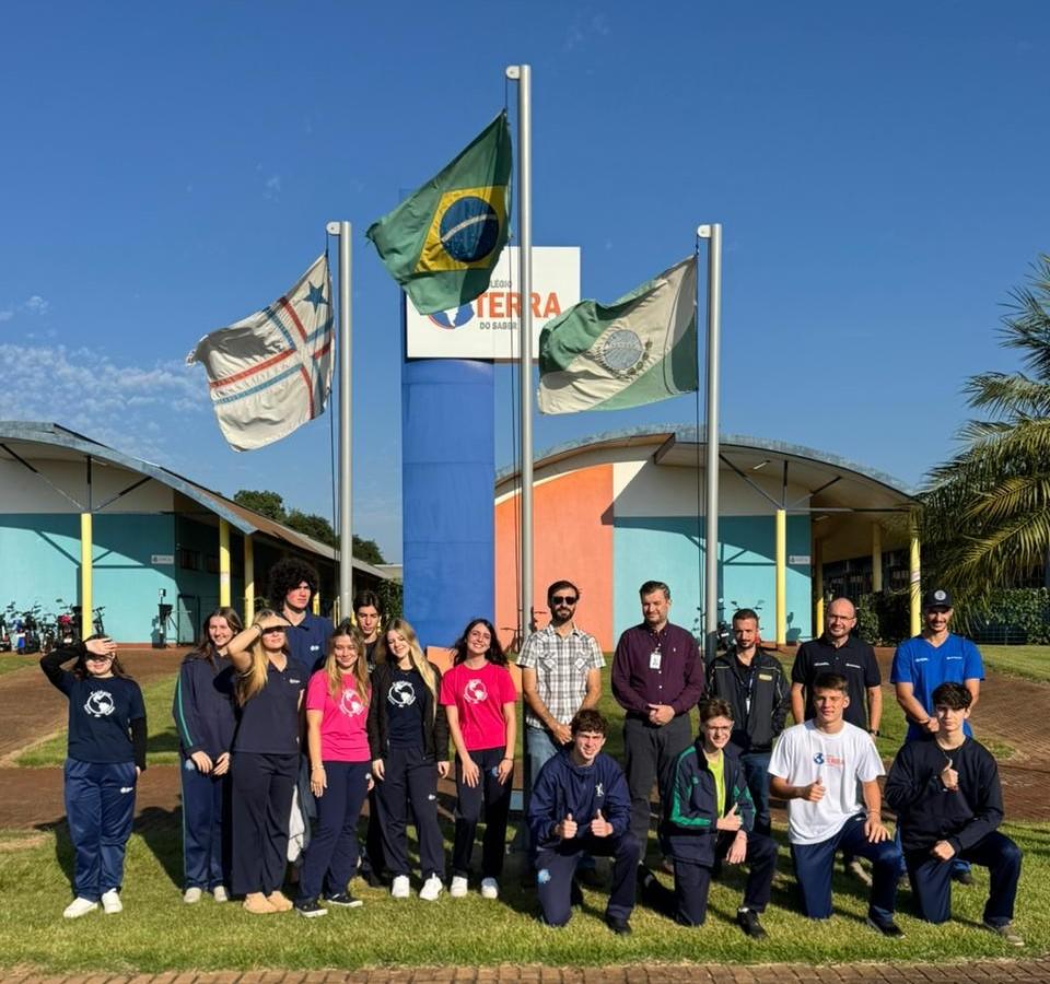 Dia da Indústria reúne alunos, famílias e comunidade em evento de sucesso no Colégio Terra do Saber