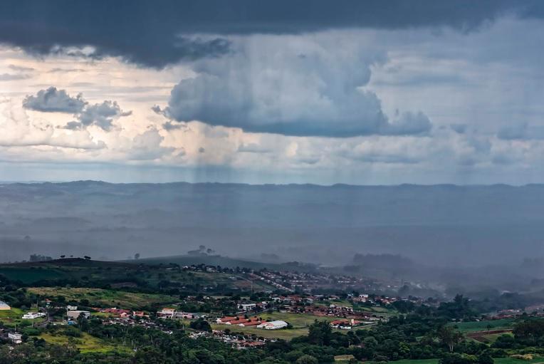 Fim de semana será de chuva na faixa Oeste do Paraná, prevê o Simepar