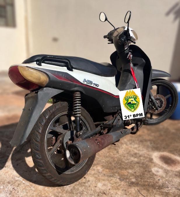 Motocicleta sem placa e conduzida por mulher sem habilitação é apreendida pela Polícia Militar em Palotina