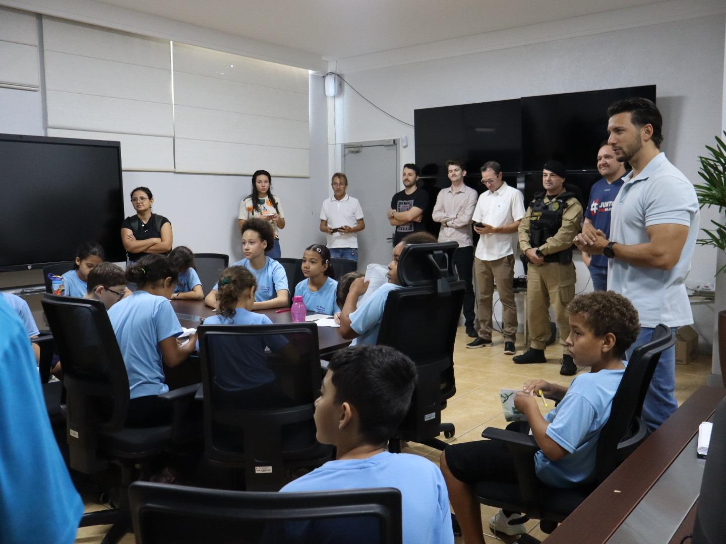Projeto “Cidadania em Movimento” aproxima estudantes das instituições públicas em Palotina