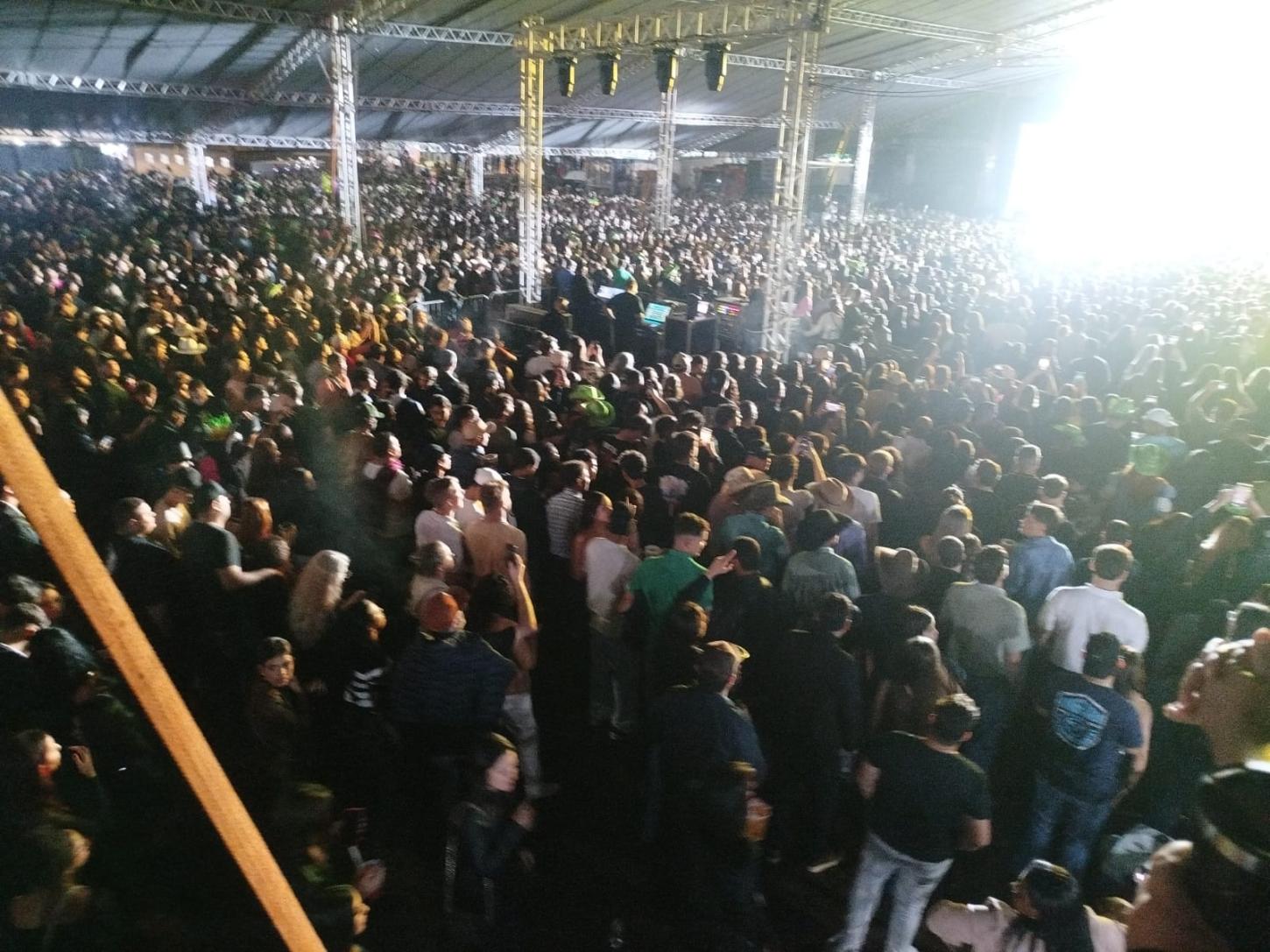 Shows e rodeio atraem milhares de visitantes na Expo Palotina 2026