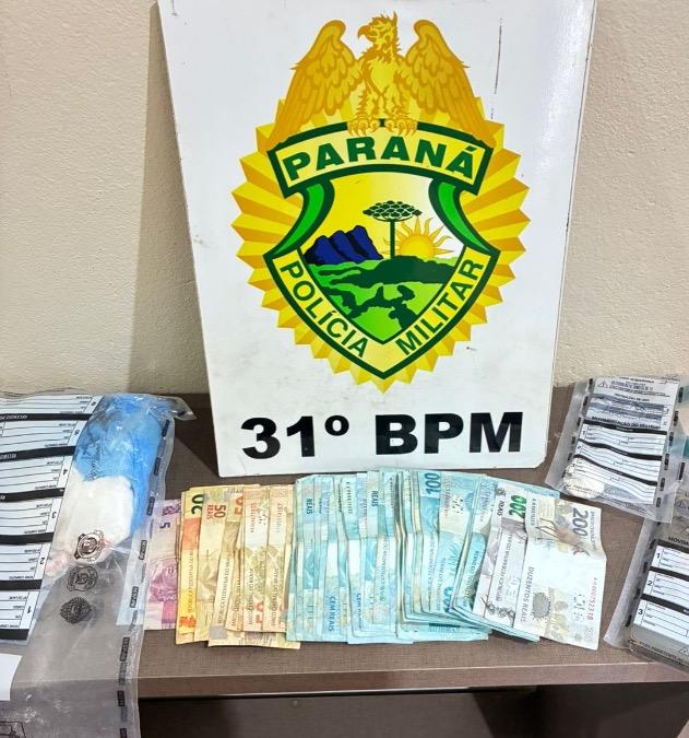 Suspeito de abastecer pontos de tráfico é preso com cocaína e dinheiro em Palotina