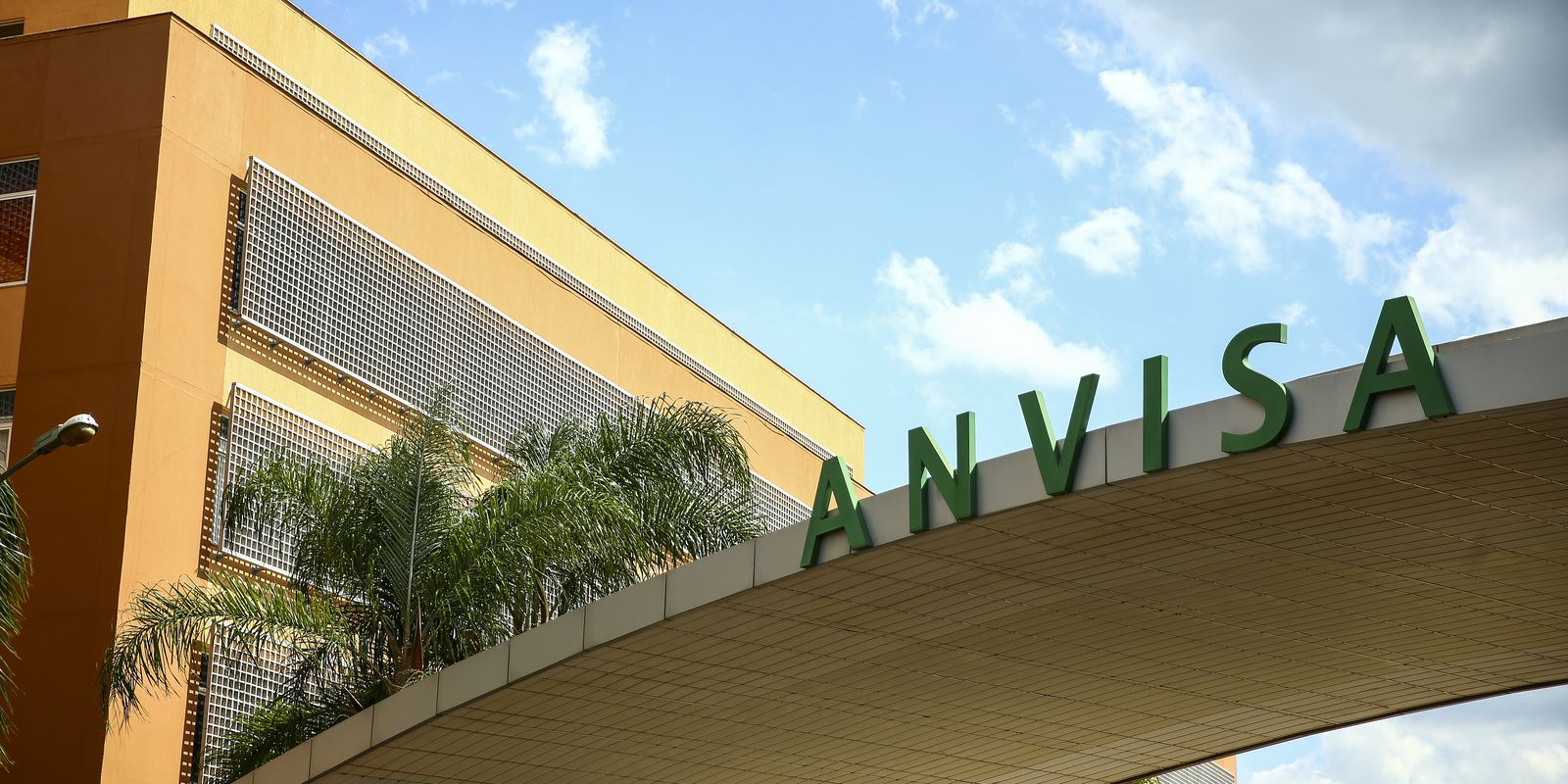 Anvisa interdita plataforma Voy por oferta irregular de medicamento e consulta