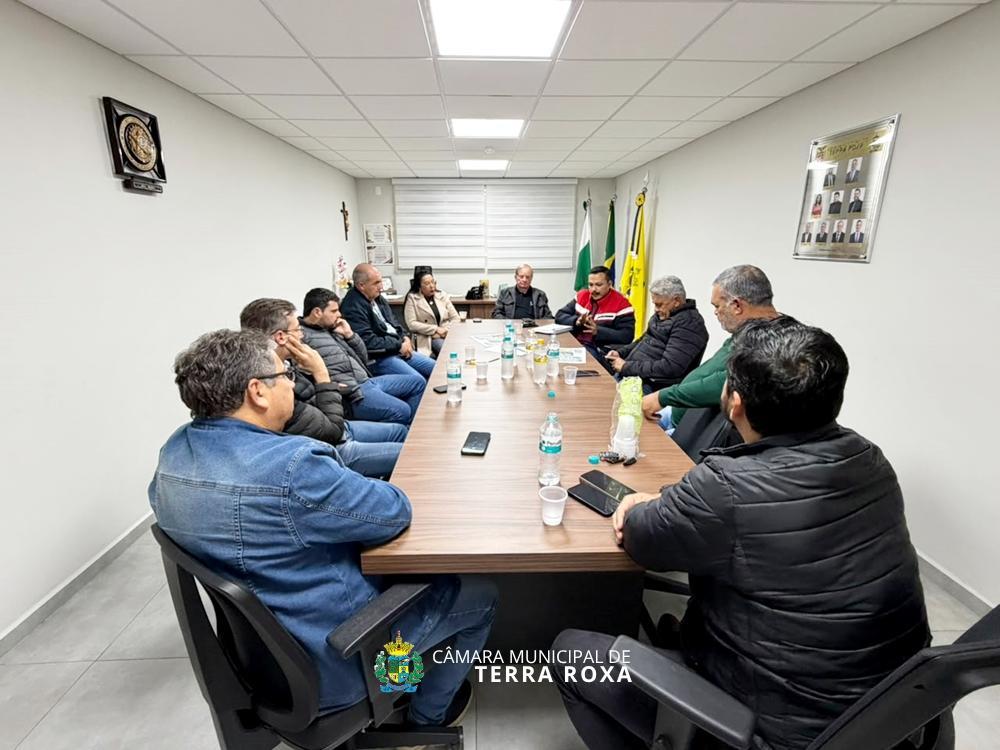 Câmara Municipal realiza reunião com secretário de Educação e Cultura para discutir demandas do setor