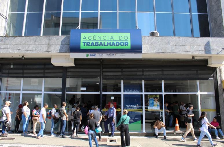 Carteira assinada: Paraná começa a semana com 17,5 mil vagas de trabalho