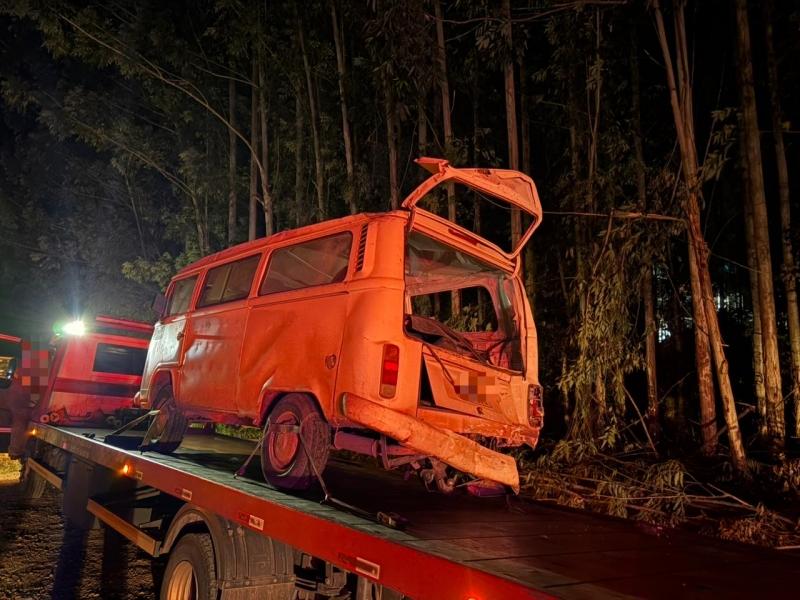 Colisão entre caminhão e Kombi deixa feridos na BR-163 em Mercedes