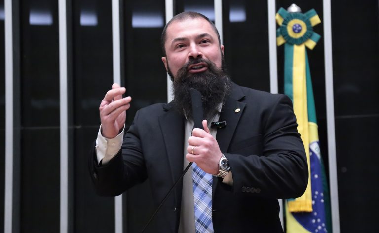 Comissão da Câmara aprova uso do FGTS para compra de armas de fogo e munições