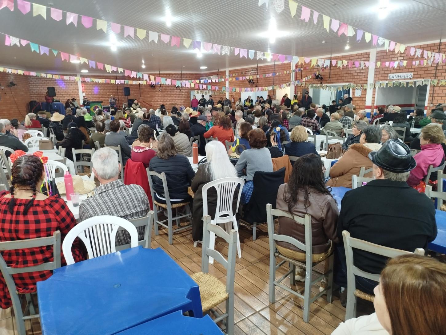 Festa Junina dos Clubes da Terceira Idade promove integração, tradição e muita alegria em Palotina