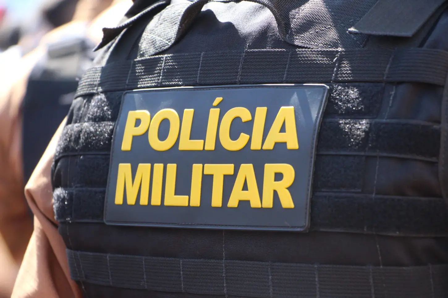Homem é preso após esfaquear colega de trabalho durante briga em alojamento em Francisco Alves