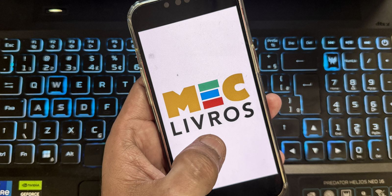 MEC Livros expande acervo com mais de 7,8 mil obras em inglês e espanhol