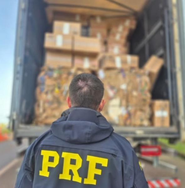 PRF apreende caminhão com cigarros na BR-163 entre Marechal e Toledo