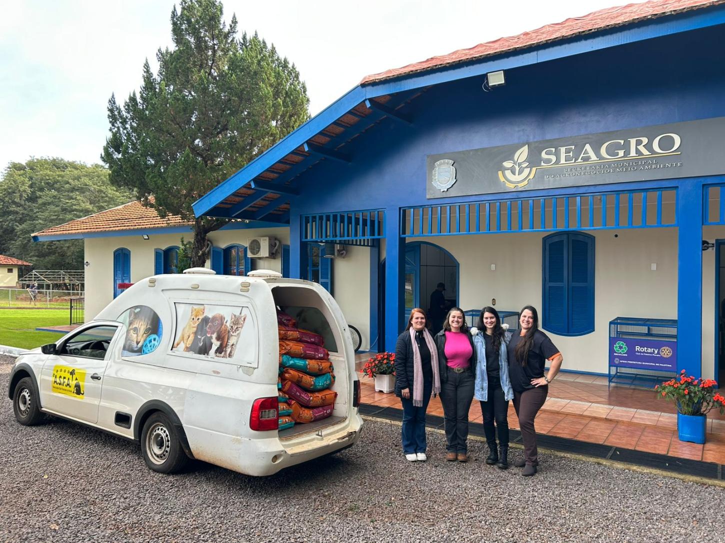 Seagro realiza entrega de ração para ONGs de proteção animal de Palotina