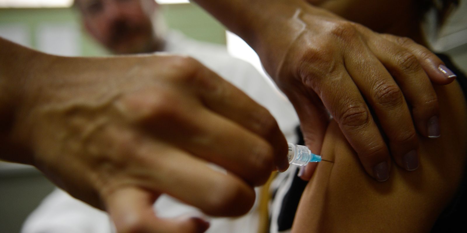 Vacinação contra o HPV para adolescentes de 15 a 19 anos é estendida