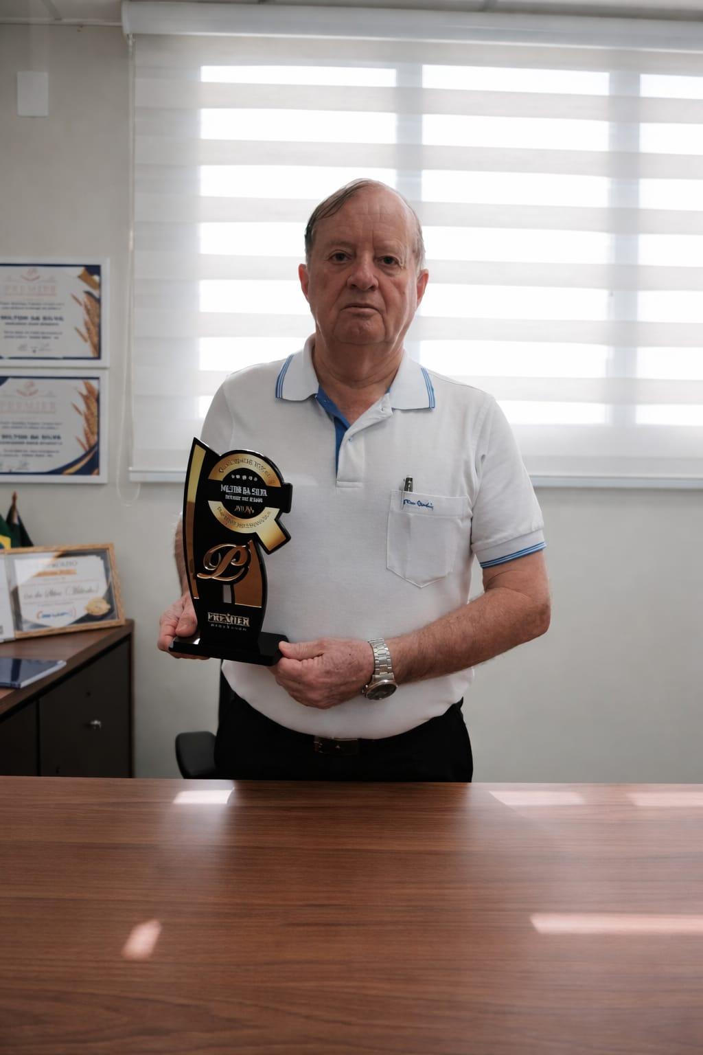 Vereador Miltinho da Silva, de Terra Roxa, recebe Troféu Premier como Vereador Mais Atuante de 2026