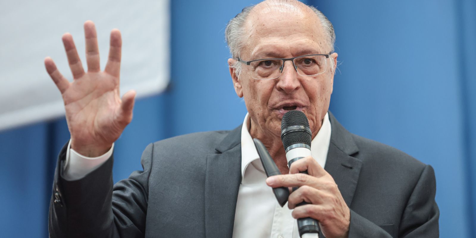 Geraldo Alckmin critica Javier Milei por interferência política e ofensas no Brasil