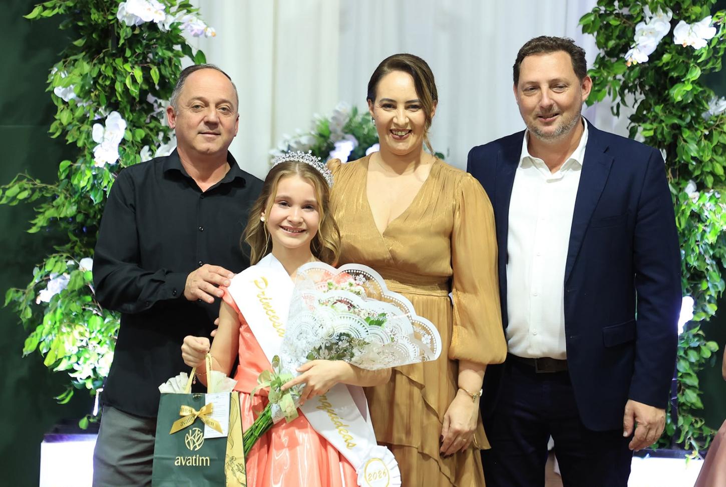 Café Colonial reúne autoridades e comunidade no lançamento oficial da 26ª Festa das Orquídeas e elege a Princesa das Orquídeas 2026