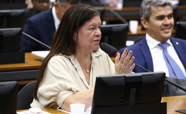 CCJ da Câmara aprova projeto para otimizar reforço vacinal