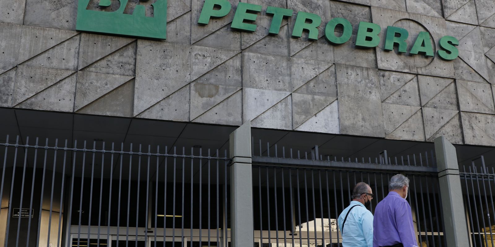 Petrobras reduz preço do querosene de aviação em 14,5% com alívio da guerra