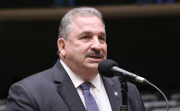 Comissão da Câmara autoriza governos a custear água e luz para feiras