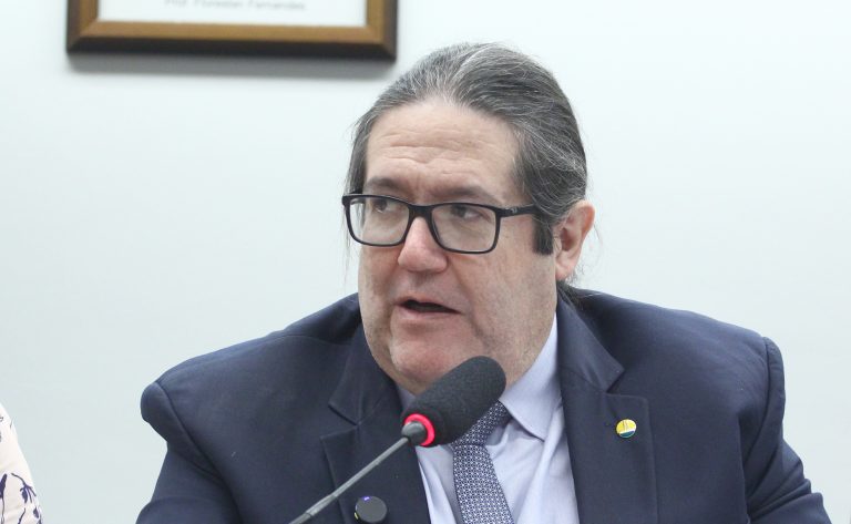 Comissão de educação aprova política nacional para combater a evasão escolar na educação básica