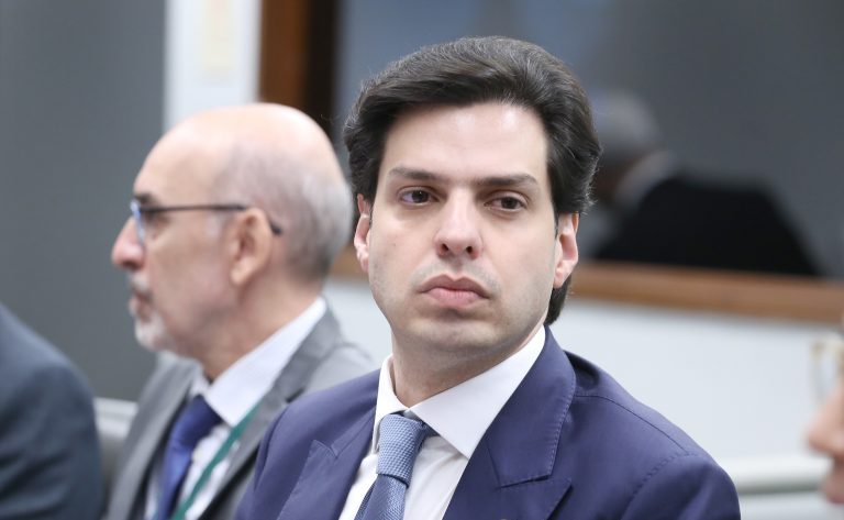 Comissão aprova projeto que reforça a segurança aérea no abastecimento de aeronaves
