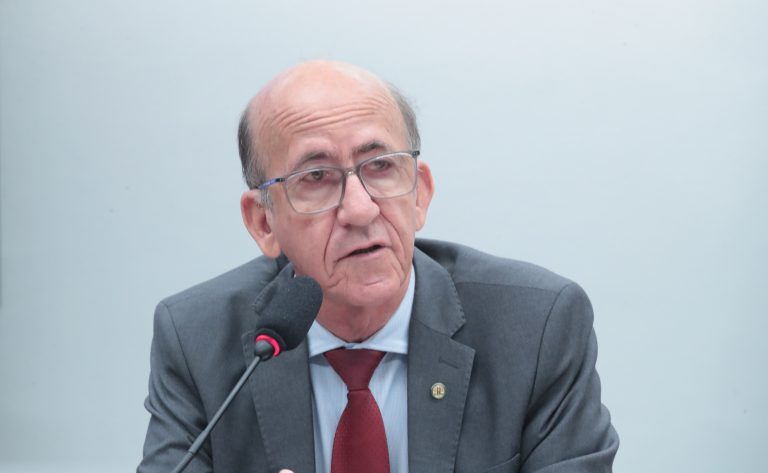 Aeroportos devem oferecer salas sensoriais para passageiros neurodivergentes após aprovação em comissão