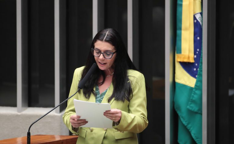 Comissão aprova projeto que garante escolta policial para mulheres denunciarem violações de medida protetiva