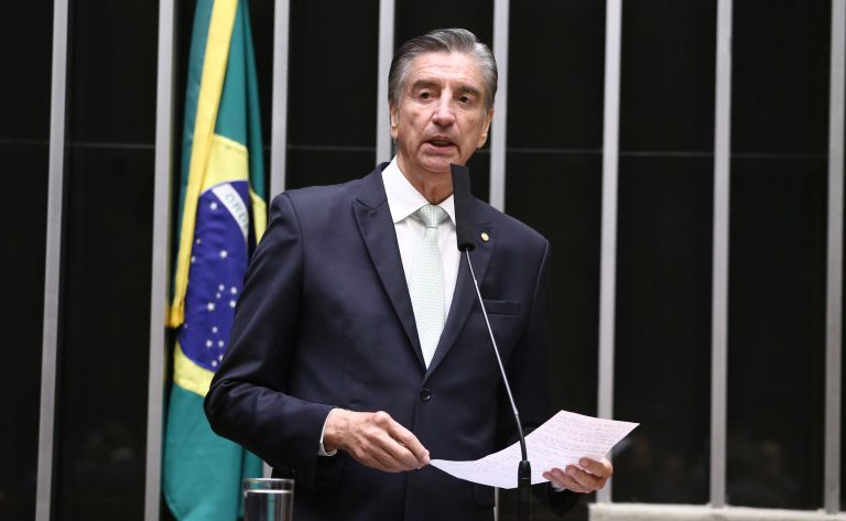Comissão da Câmara aprova projeto para suspender pagamentos do Fies em calamidade pública