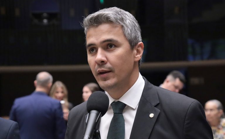 CCJ da Câmara aprova incentivos fiscais para contratação de pessoas com deficiência além das cotas
