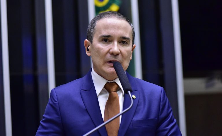Comissão de Educação aprova priorização de recursos para escolas inclusivas