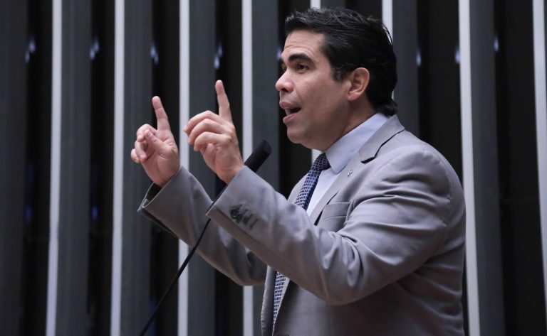 Comissão aprova fim da renovação periódica para credencial de estacionamento de pessoa com deficiência permanente