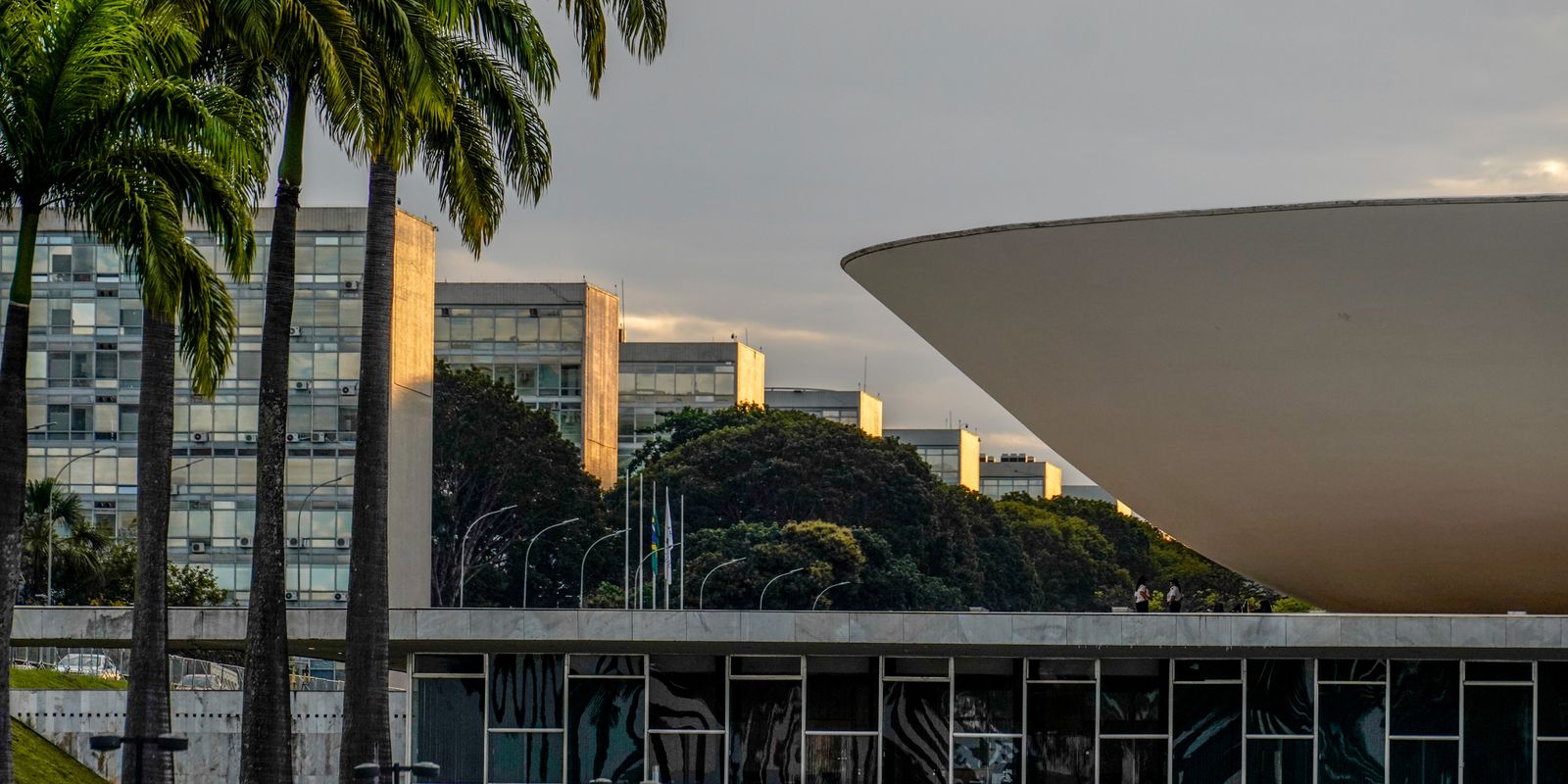 Congresso se aproxima do recesso parlamentar sem avançar em pautas como a PEC 6x1 e o PL da misoginia
