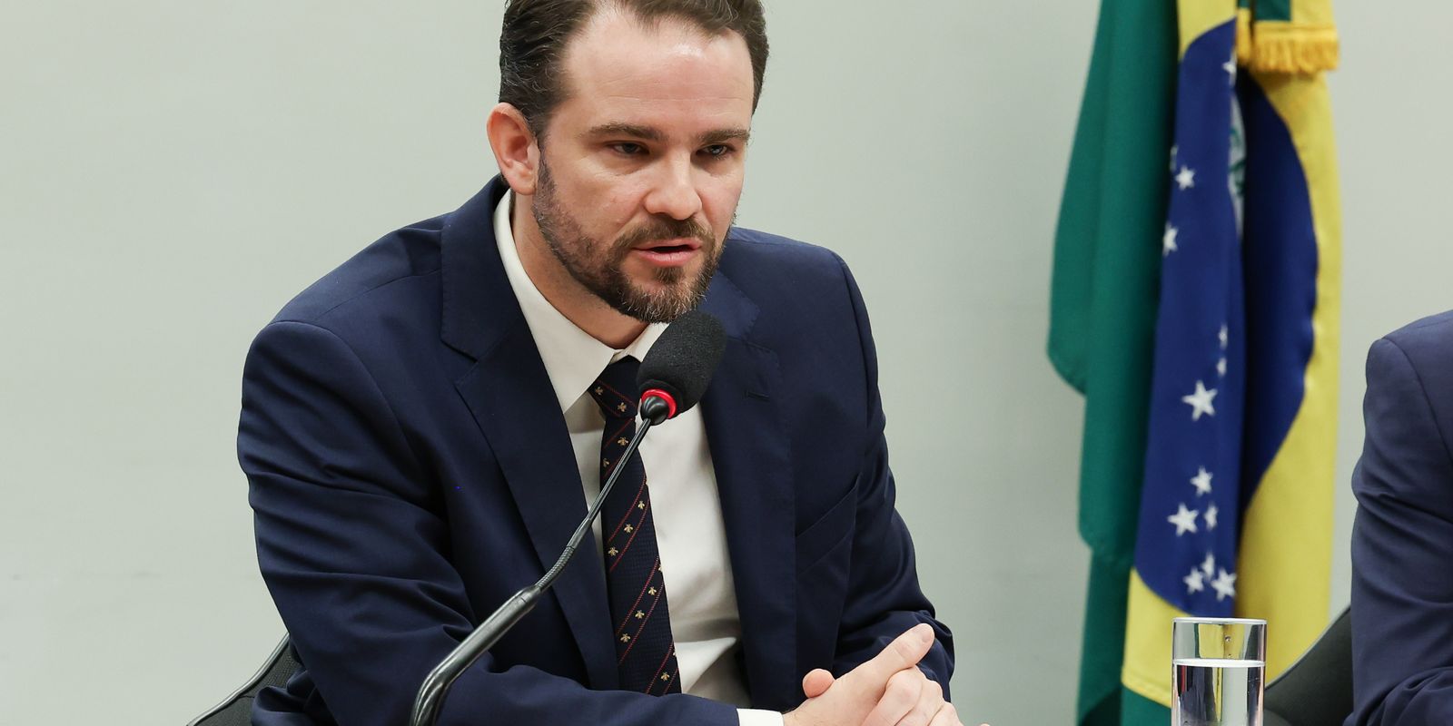 Dívida pública do Brasil é menor que a de países ricos, diz Durigan