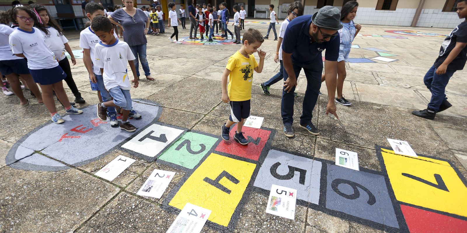 Férias escolares de 2027 terão novas datas e feriados nacionais devido à Copa do Mundo Feminina
