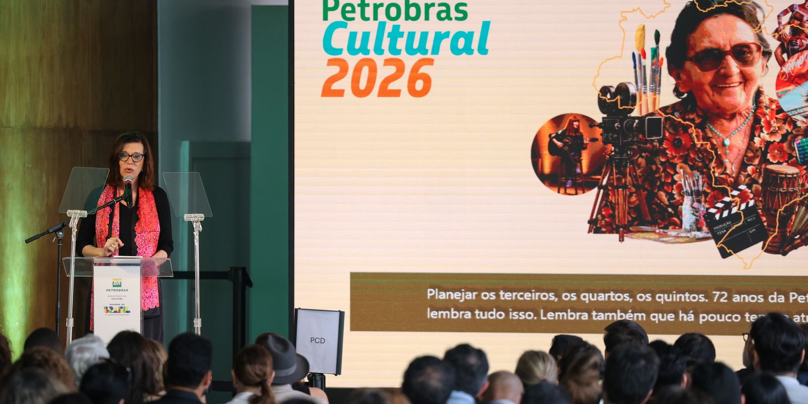 Gasolina deve seguir tendência de queda dos preços internacionais, afirma Petrobras