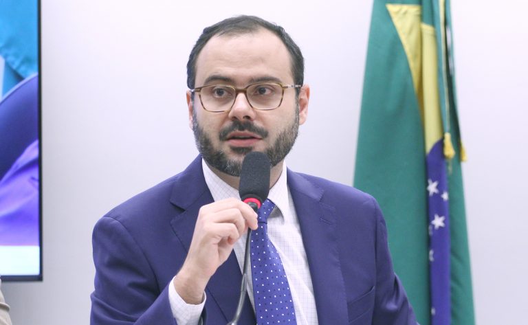 Ministro defende elevação do teto de faturamento para MEI e empresários pedem ajuste no Simples Nacional