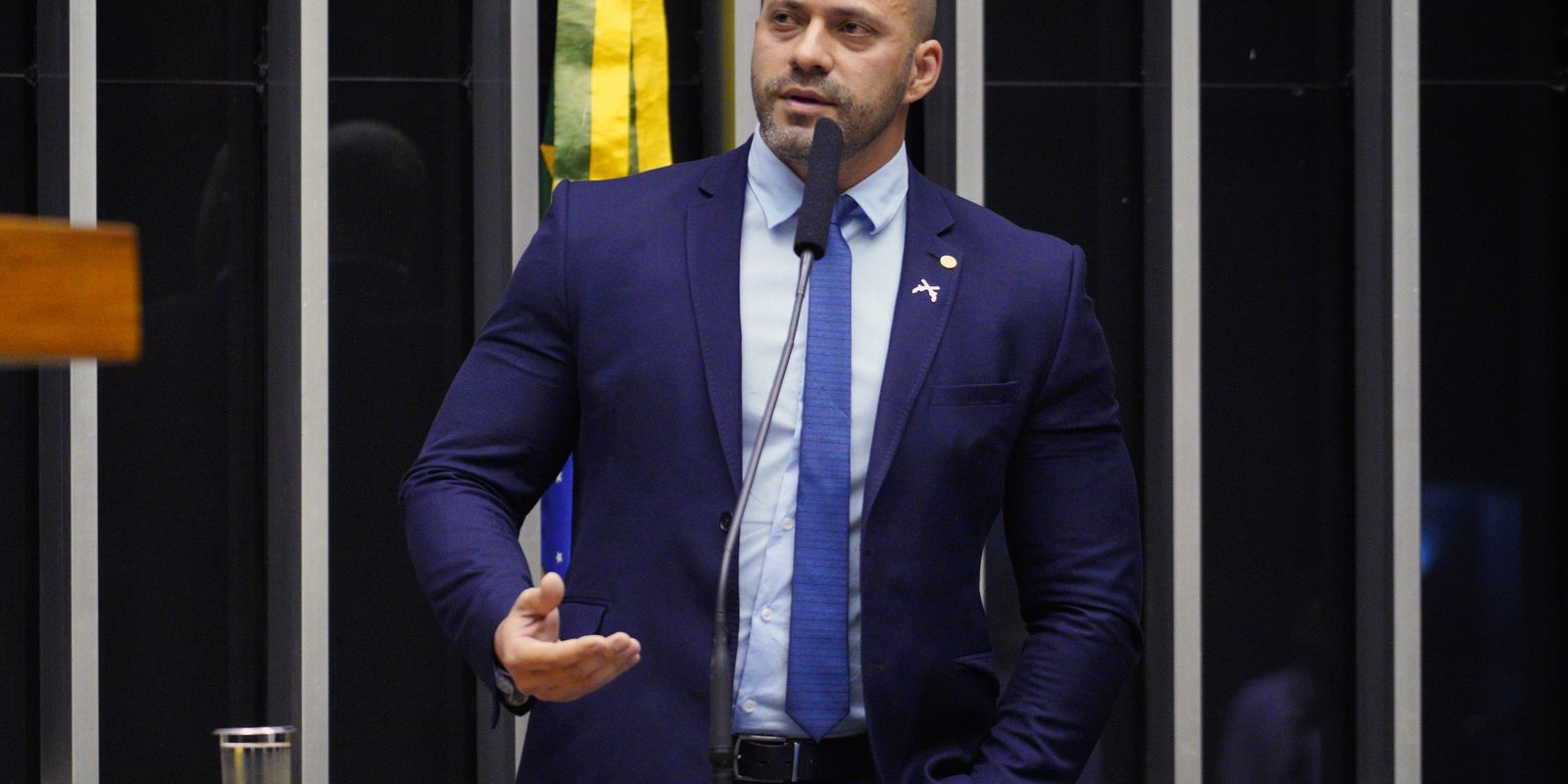 Moraes concede 48 horas para Daniel Silveira explicar vídeo postado nas redes sociais