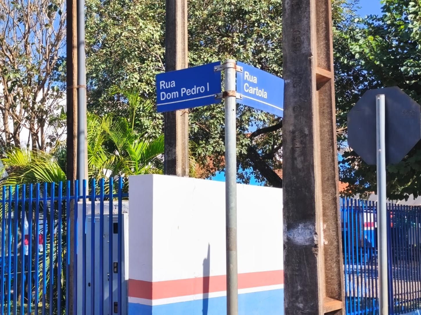 Prefeitura de Palotina atualiza placas de identificação de ruas e reforça sinalização em escolas