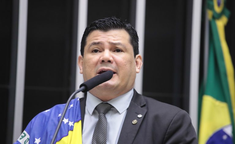 Projeto de lei propõe ampliação do porte de arma para guardas civis municipais e vigilantes