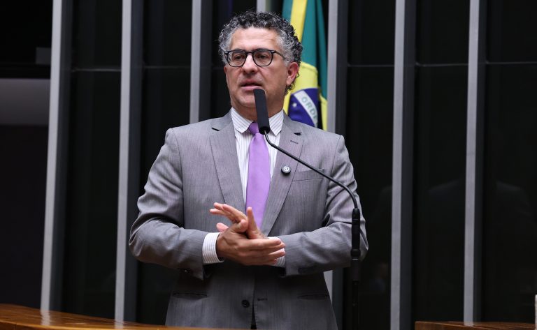 Projeto de Lei garante novos direitos do consumidor em remarcação e desistência de passagens no Brasil