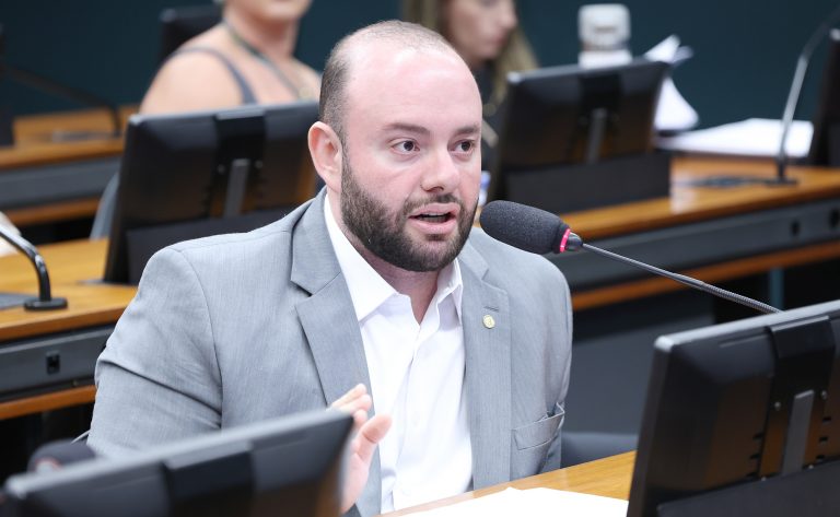 Proposta na Câmara obriga estabelecimentos de hospedagem a verificar idade para prevenir exploração sexual de crianças e adolescentes