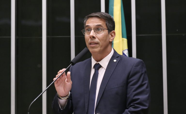 Proposta na Câmara proíbe postos de cobrar preços diferentes para Pix e dinheiro