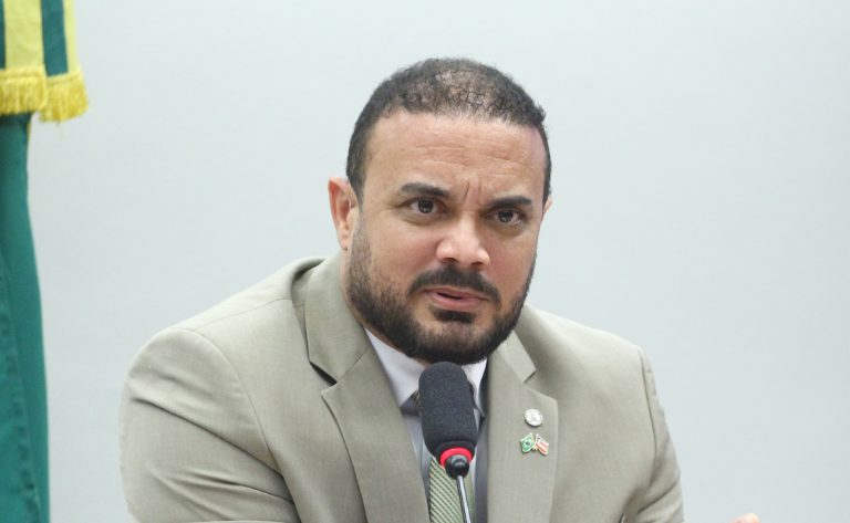 Projeto de lei reconhece atividade de risco para auditores fiscais agropecuários e autoriza porte de arma