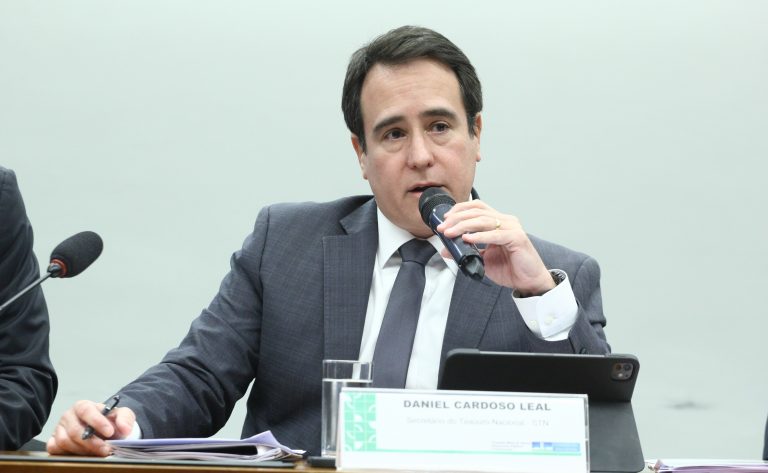 Secretário do Tesouro Nacional projeta redução da dívida pública com crescimento e metas fiscais