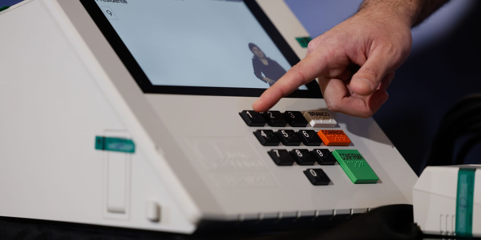 Sistemas eleitorais garantem segurança total após assinatura digital e lacração