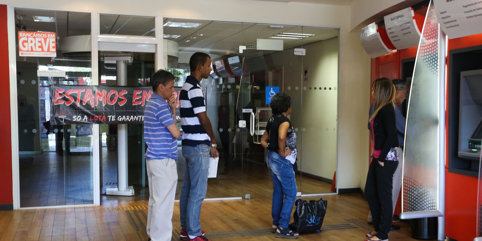 Trabalhadores fazem paralisação dos bancários em todo o país nesta quinta