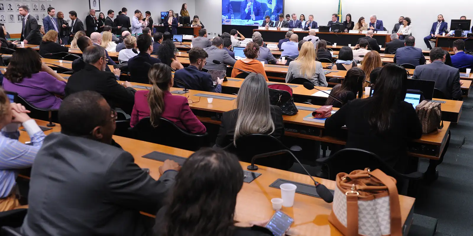 Câmara dos Deputados instala comissão especial para discutir a redução da maioridade penal