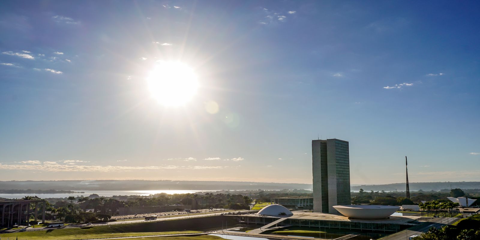 Votações no Congresso priorizam fim da escala 6x1 e imposto de US$ 50